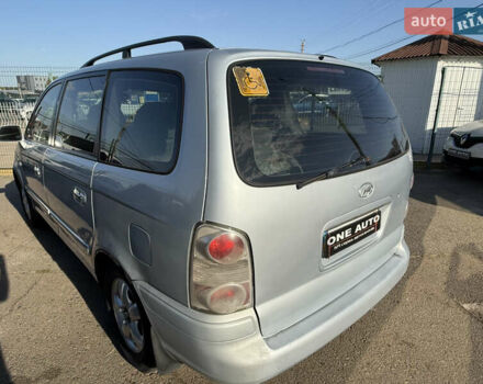 Серый Хендай Траджет, объемом двигателя 2 л и пробегом 306 тыс. км за 4490 $, фото 3 на Automoto.ua