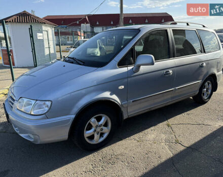 Серый Хендай Траджет, объемом двигателя 2 л и пробегом 306 тыс. км за 4490 $, фото 1 на Automoto.ua