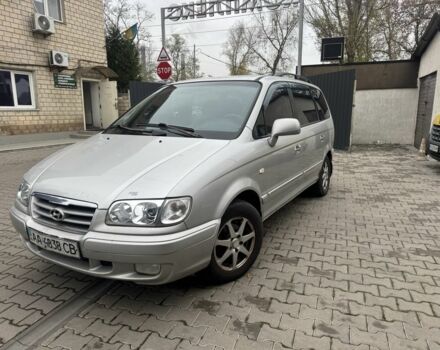 Серый Хендай Траджет, объемом двигателя 2 л и пробегом 280 тыс. км за 3300 $, фото 2 на Automoto.ua