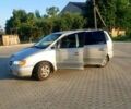 Серый Хендай Траджет, объемом двигателя 2 л и пробегом 300 тыс. км за 4600 $, фото 1 на Automoto.ua