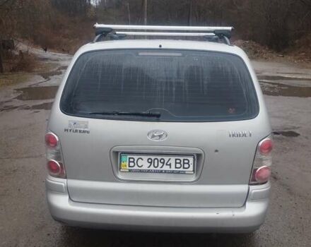 Серый Хендай Траджет, объемом двигателя 1.98 л и пробегом 200 тыс. км за 2900 $, фото 1 на Automoto.ua