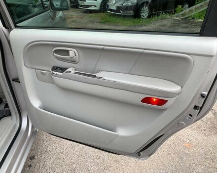 Сірий Хендай Траджет, об'ємом двигуна 2 л та пробігом 250 тис. км за 4740 $, фото 13 на Automoto.ua