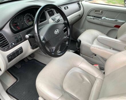 Сірий Хендай Траджет, об'ємом двигуна 2 л та пробігом 250 тис. км за 4740 $, фото 22 на Automoto.ua