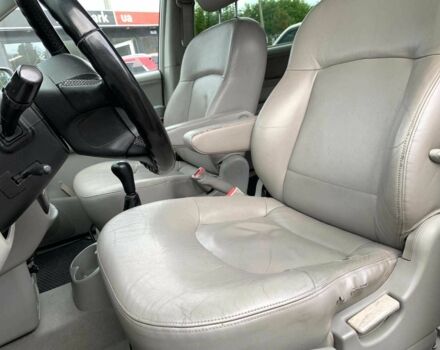 Сірий Хендай Траджет, об'ємом двигуна 2 л та пробігом 250 тис. км за 4740 $, фото 23 на Automoto.ua