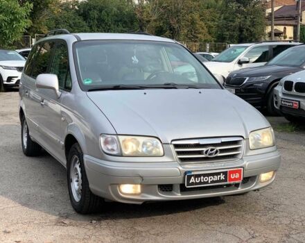 Сірий Хендай Траджет, об'ємом двигуна 2 л та пробігом 250 тис. км за 4740 $, фото 2 на Automoto.ua