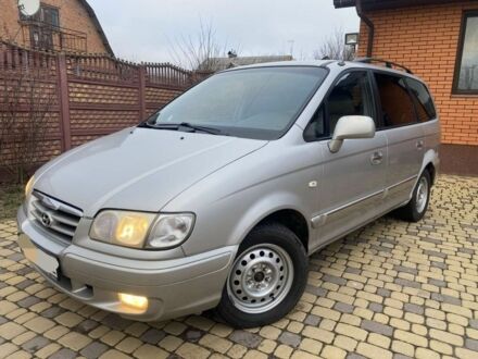 Серый Хендай Траджет, объемом двигателя 2 л и пробегом 250 тыс. км за 4000 $, фото 1 на Automoto.ua