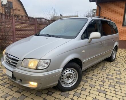 Серый Хендай Траджет, объемом двигателя 2 л и пробегом 250 тыс. км за 4000 $, фото 1 на Automoto.ua