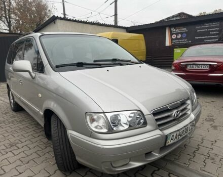 Серый Хендай Траджет, объемом двигателя 2 л и пробегом 280 тыс. км за 3300 $, фото 1 на Automoto.ua