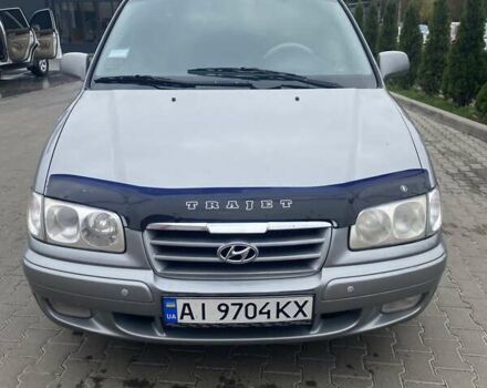 Серый Хендай Траджет, объемом двигателя 2 л и пробегом 190 тыс. км за 5300 $, фото 1 на Automoto.ua