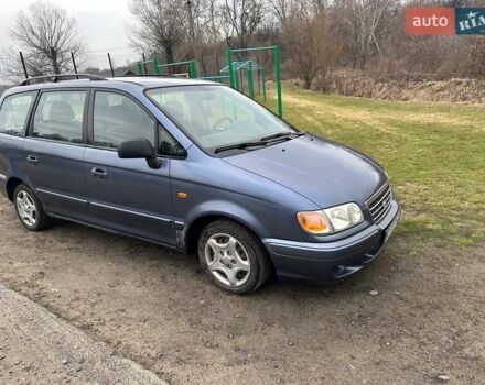 Синий Хендай Траджет, объемом двигателя 2 л и пробегом 380 тыс. км за 2500 $, фото 1 на Automoto.ua