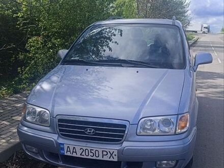 Синий Хендай Траджет, объемом двигателя 2 л и пробегом 235 тыс. км за 3400 $, фото 1 на Automoto.ua