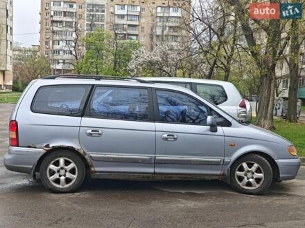 Синій Хендай Траджет, об'ємом двигуна 2 л та пробігом 350 тис. км за 2000 $, фото 1 на Automoto.ua