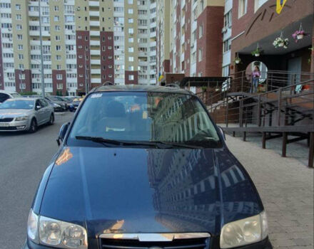 Синий Хендай Траджет, объемом двигателя 2 л и пробегом 286 тыс. км за 3245 $, фото 1 на Automoto.ua