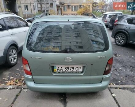 Зеленый Хендай Траджет, объемом двигателя 2 л и пробегом 400 тыс. км за 2900 $, фото 4 на Automoto.ua