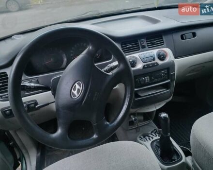 Зеленый Хендай Траджет, объемом двигателя 2 л и пробегом 400 тыс. км за 2900 $, фото 8 на Automoto.ua