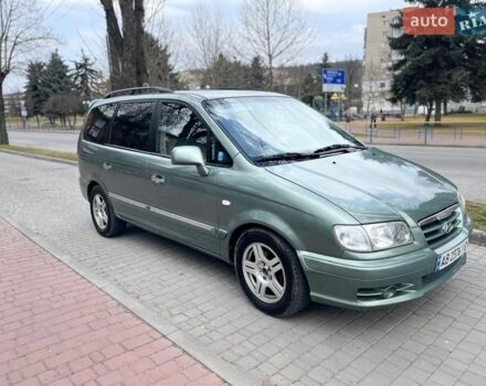 Зеленый Хендай Траджет, объемом двигателя 2 л и пробегом 250 тыс. км за 3700 $, фото 1 на Automoto.ua