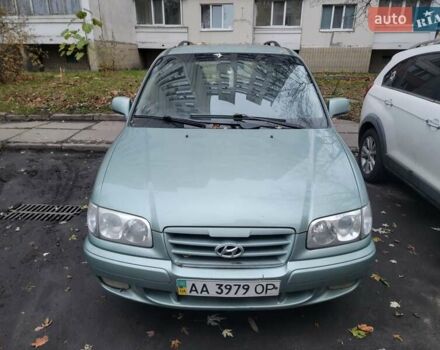 Зеленый Хендай Траджет, объемом двигателя 2 л и пробегом 400 тыс. км за 2900 $, фото 1 на Automoto.ua