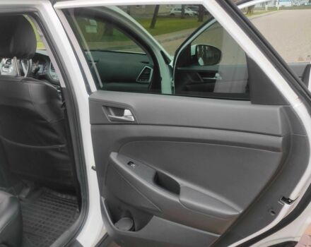 Белый Хендай Туксон, объемом двигателя 2 л и пробегом 76 тыс. км за 19300 $, фото 12 на Automoto.ua