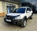 Белый Хендай Туксон, объемом двигателя 2 л и пробегом 200 тыс. км за 7900 $, фото 1 на Automoto.ua