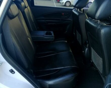 Білий Хендай Туксон, об'ємом двигуна 2 л та пробігом 228 тис. км за 7500 $, фото 5 на Automoto.ua
