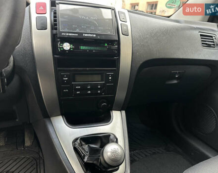 Белый Хендай Туксон, объемом двигателя 2 л и пробегом 221 тыс. км за 7700 $, фото 17 на Automoto.ua