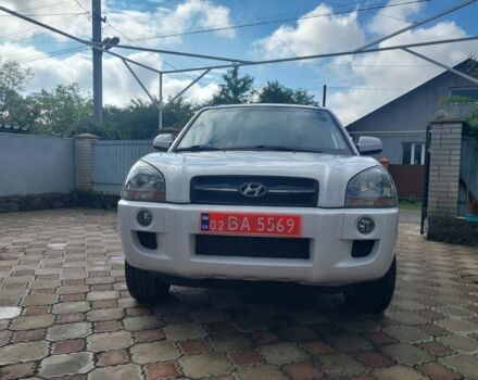 Белый Хендай Туксон, объемом двигателя 2 л и пробегом 120 тыс. км за 9600 $, фото 1 на Automoto.ua