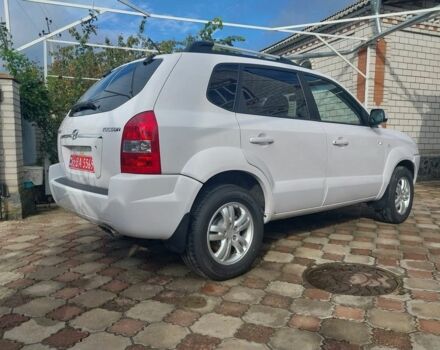 Белый Хендай Туксон, объемом двигателя 2 л и пробегом 120 тыс. км за 9600 $, фото 5 на Automoto.ua