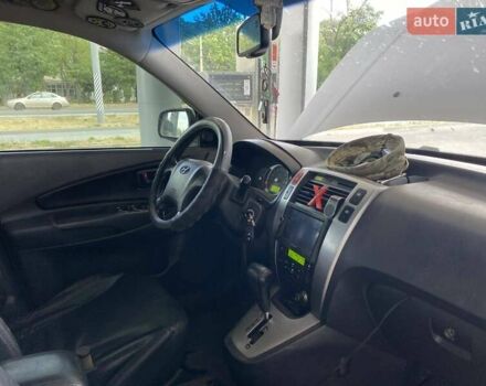 Білий Хендай Туксон, об'ємом двигуна 1.98 л та пробігом 225 тис. км за 8400 $, фото 25 на Automoto.ua
