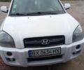 Белый Хендай Туксон, объемом двигателя 1.98 л и пробегом 200 тыс. км за 7500 $, фото 1 на Automoto.ua
