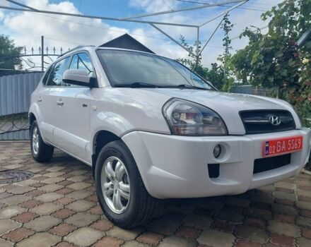Белый Хендай Туксон, объемом двигателя 2 л и пробегом 120 тыс. км за 9600 $, фото 2 на Automoto.ua