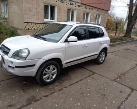 Белый Хендай Туксон, объемом двигателя 2 л и пробегом 177 тыс. км за 8800 $, фото 5 на Automoto.ua