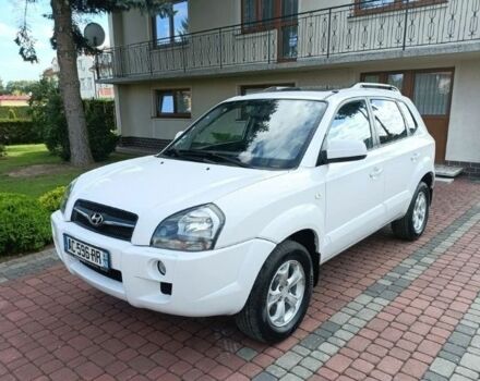Белый Хендай Туксон, объемом двигателя 2 л и пробегом 192 тыс. км за 2227 $, фото 1 на Automoto.ua
