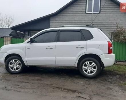 Белый Хендай Туксон, объемом двигателя 1.99 л и пробегом 191 тыс. км за 9300 $, фото 17 на Automoto.ua