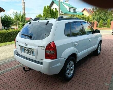 Белый Хендай Туксон, объемом двигателя 2 л и пробегом 192 тыс. км за 2227 $, фото 6 на Automoto.ua