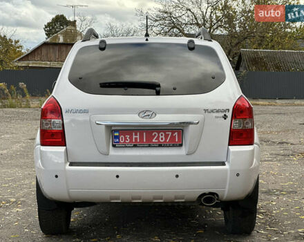 Белый Хендай Туксон, объемом двигателя 2 л и пробегом 221 тыс. км за 7700 $, фото 5 на Automoto.ua