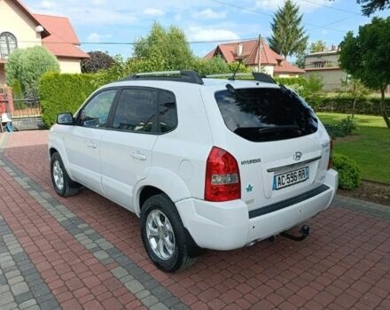 Белый Хендай Туксон, объемом двигателя 2 л и пробегом 192 тыс. км за 2227 $, фото 3 на Automoto.ua