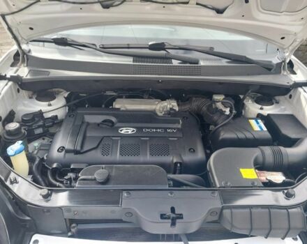 Белый Хендай Туксон, объемом двигателя 2 л и пробегом 120 тыс. км за 9600 $, фото 17 на Automoto.ua