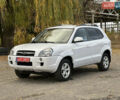Белый Хендай Туксон, объемом двигателя 2 л и пробегом 221 тыс. км за 7700 $, фото 1 на Automoto.ua