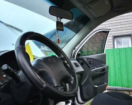 Белый Хендай Туксон, объемом двигателя 1.99 л и пробегом 191 тыс. км за 9300 $, фото 7 на Automoto.ua