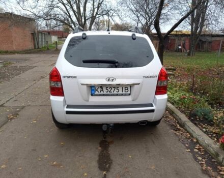 Белый Хендай Туксон, объемом двигателя 2 л и пробегом 177 тыс. км за 8800 $, фото 3 на Automoto.ua