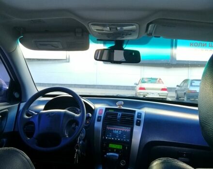 Білий Хендай Туксон, об'ємом двигуна 2 л та пробігом 228 тис. км за 7500 $, фото 3 на Automoto.ua