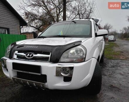 Белый Хендай Туксон, объемом двигателя 1.99 л и пробегом 191 тыс. км за 9300 $, фото 3 на Automoto.ua