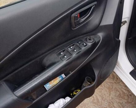 Белый Хендай Туксон, объемом двигателя 1.98 л и пробегом 200 тыс. км за 8500 $, фото 7 на Automoto.ua