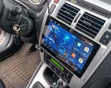 Белый Хендай Туксон, объемом двигателя 1.98 л и пробегом 200 тыс. км за 8500 $, фото 5 на Automoto.ua