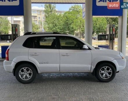 Білий Хендай Туксон, об'ємом двигуна 1.98 л та пробігом 225 тис. км за 8400 $, фото 8 на Automoto.ua