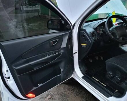 Белый Хендай Туксон, объемом двигателя 1.99 л и пробегом 191 тыс. км за 9300 $, фото 10 на Automoto.ua