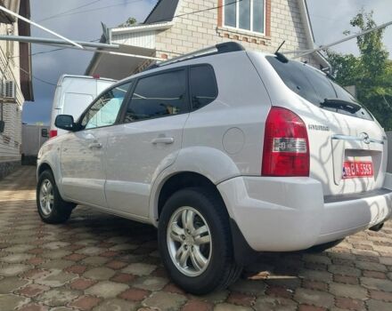 Белый Хендай Туксон, объемом двигателя 2 л и пробегом 120 тыс. км за 9600 $, фото 6 на Automoto.ua