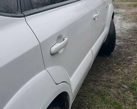 Белый Хендай Туксон, объемом двигателя 1.99 л и пробегом 191 тыс. км за 9300 $, фото 23 на Automoto.ua