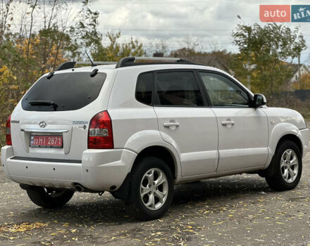 Белый Хендай Туксон, объемом двигателя 2 л и пробегом 221 тыс. км за 7700 $, фото 6 на Automoto.ua