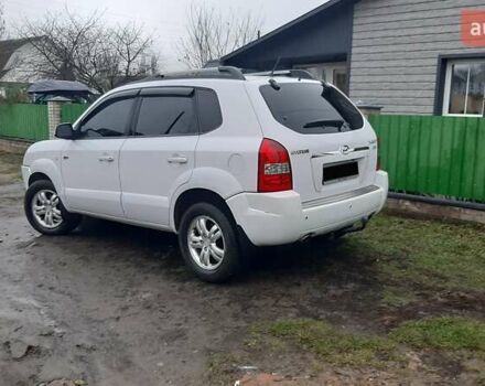 Белый Хендай Туксон, объемом двигателя 1.99 л и пробегом 191 тыс. км за 9300 $, фото 16 на Automoto.ua